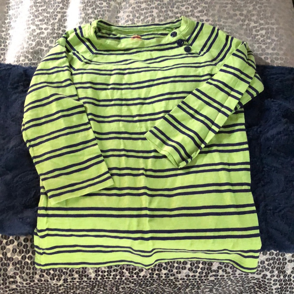 Green and navy blue stripped tee